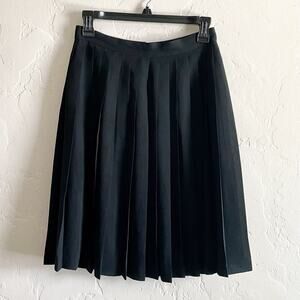 Vintage Petite Sophisticate Size 6 Skirt - Black Short Pleated Uniform Classic